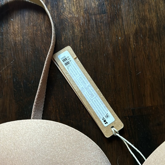 SKIMS Ultimate Collection Strapless Push Up Bra NWT - Picture 4 of 11